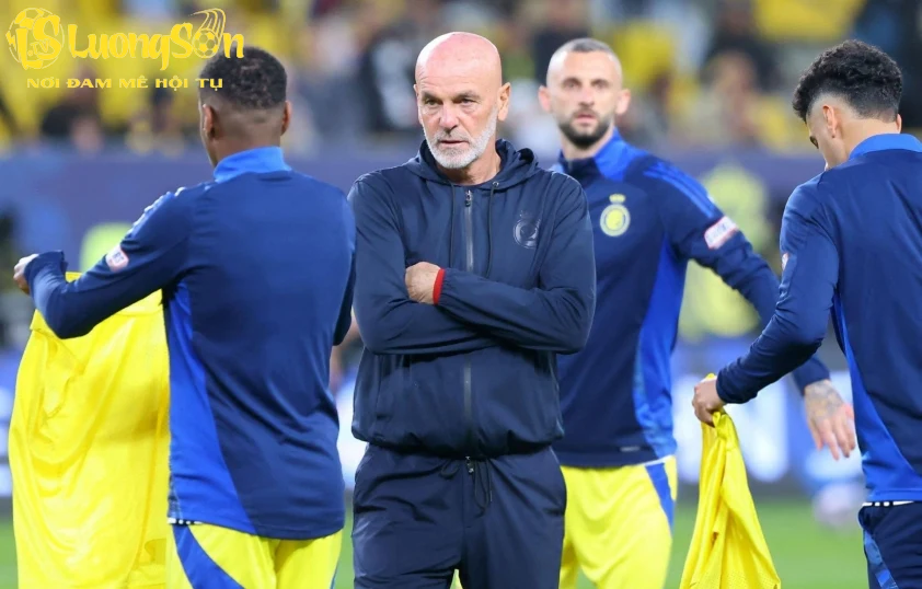 HLV Stefano Pioli có khả năng bị sa thải