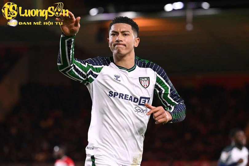 Jobe Bellingham mới nhận giải cầu thủ trẻ xuất sắc nhất EFL Championship